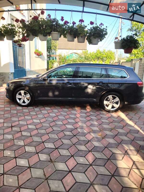 Универсал Volkswagen Passat 2017 в Житомире