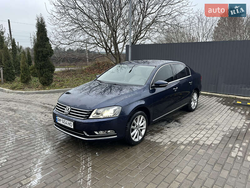 Седан Volkswagen Passat 2011 в Житомире