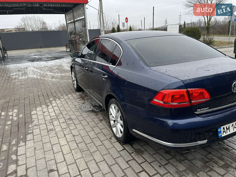 Седан Volkswagen Passat 2011 в Житомире