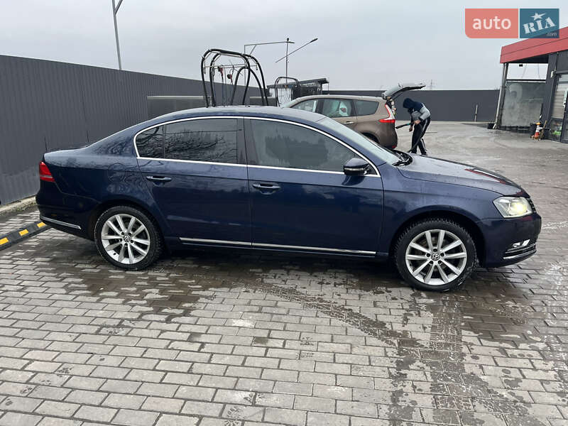 Седан Volkswagen Passat 2011 в Житомире