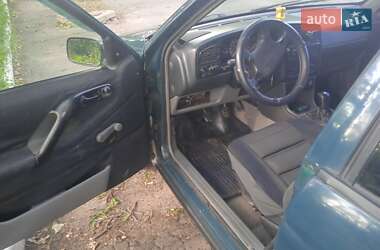 Седан Volkswagen Passat 1994 в Умані