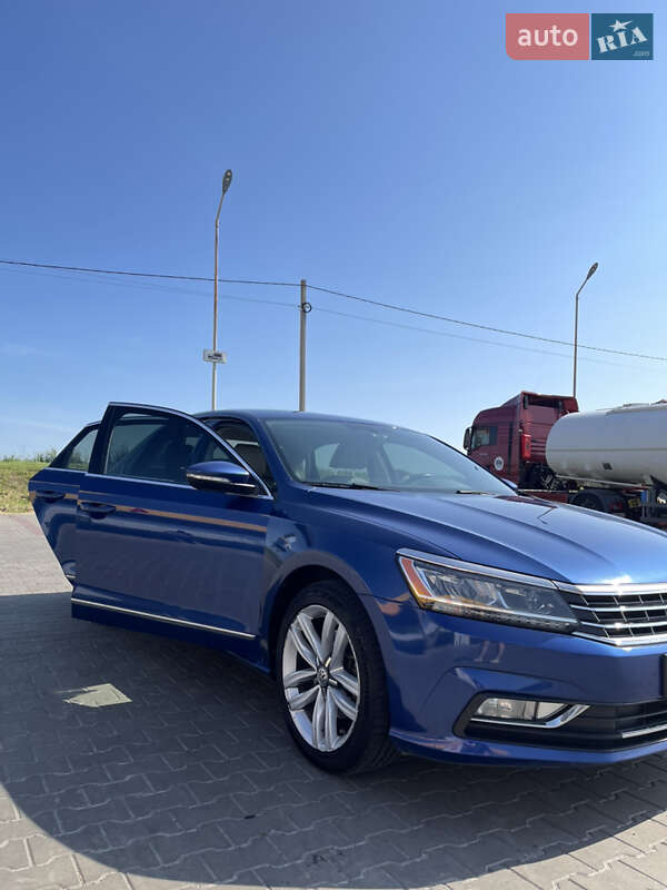 Седан Volkswagen Passat 2016 в Луцьку
