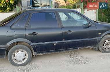 Седан Volkswagen Passat 1994 в 