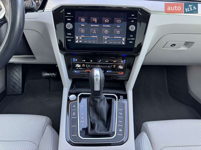 Седан Volkswagen Passat 2020 в Стрию