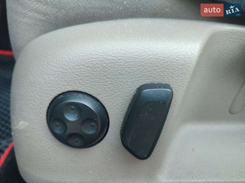 Универсал Volkswagen Passat 2010 в Чемеровцах