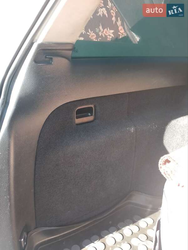 Універсал Volkswagen Passat 2002 в Новояворівську