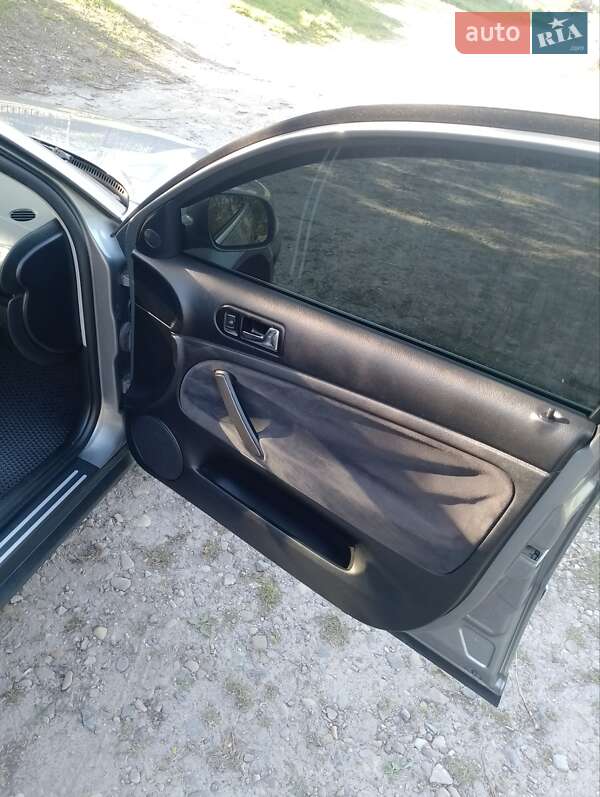 Універсал Volkswagen Passat 2002 в Новояворівську