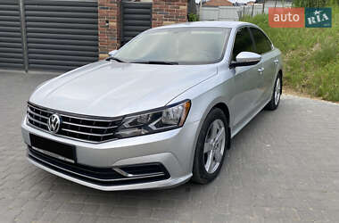 Седан Volkswagen Passat 2016 в Чернівцях