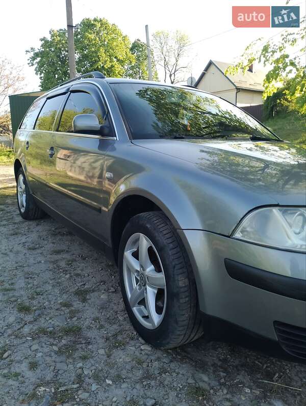 Універсал Volkswagen Passat 2002 в Новояворівську