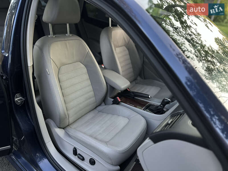 Седан Volkswagen Passat 2012 в Киеве