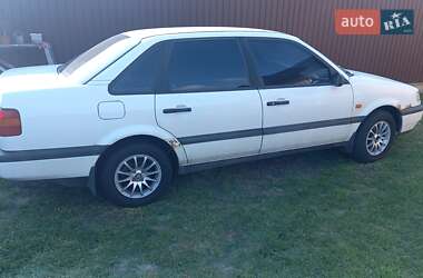 Седан Volkswagen Passat 1995 в Киеве