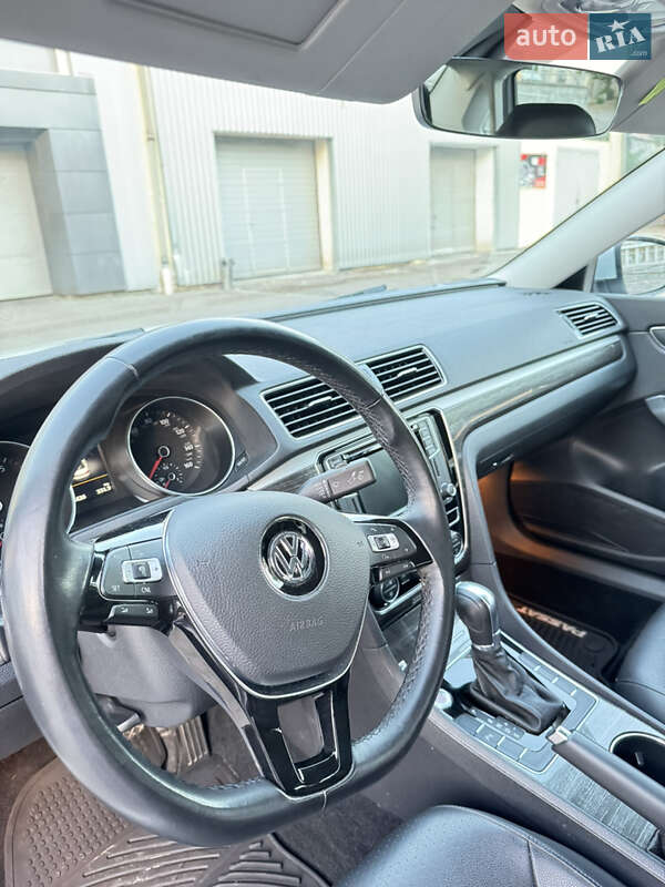 Седан Volkswagen Passat 2018 в Львові