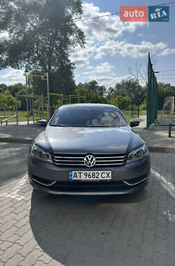 Седан Volkswagen Passat 2014 в Ивано-Франковске