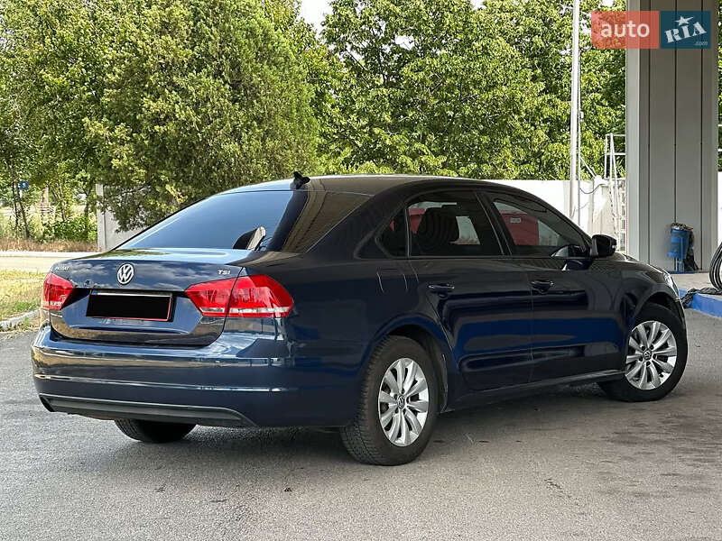 Седан Volkswagen Passat 2014 в Дніпрі фото 2 Седан Volkswagen Passat 2014 в Дніпрі