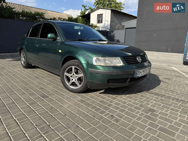 Седан Volkswagen Passat 2000 в Одессе