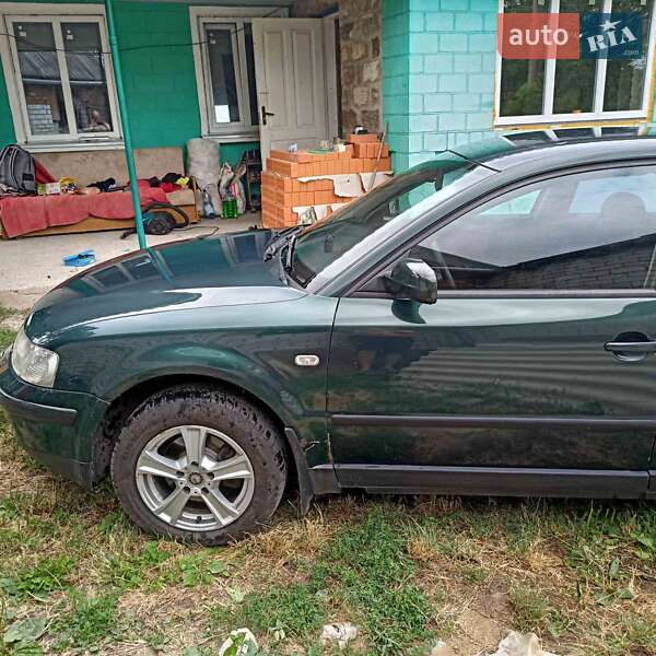 Седан Volkswagen Passat 1997 в Погребище