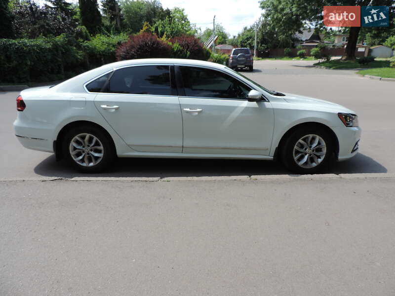 Седан Volkswagen Passat 2016 в Фастове
