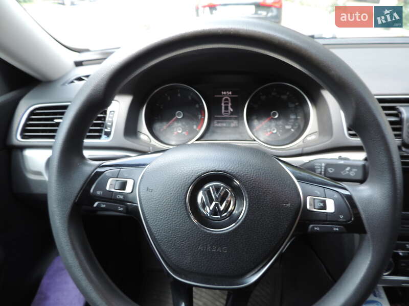 Седан Volkswagen Passat 2016 в Фастове
