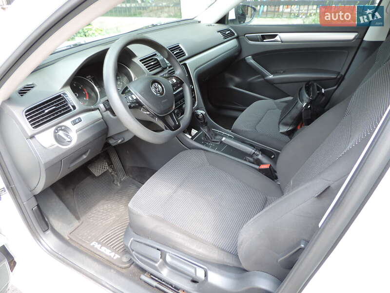 Седан Volkswagen Passat 2016 в Фастове