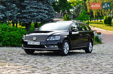 Універсал Volkswagen Passat 2011 в Житомирі