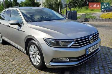 Седан Volkswagen Passat 2015 в Львове