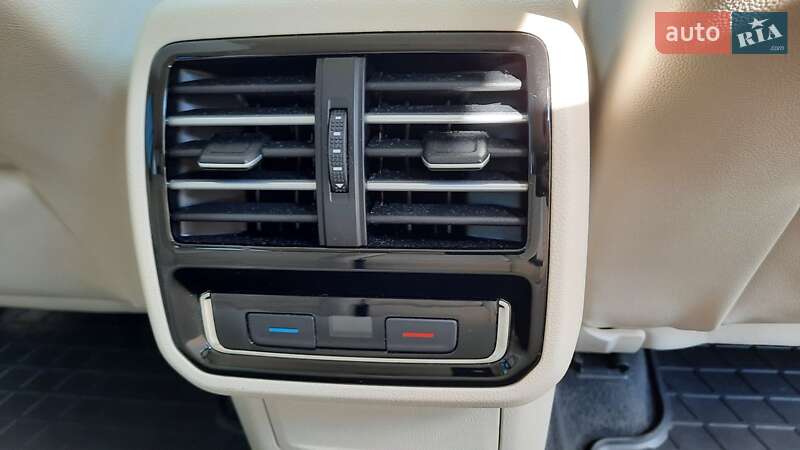 Седан Volkswagen Passat 2015 в Львові