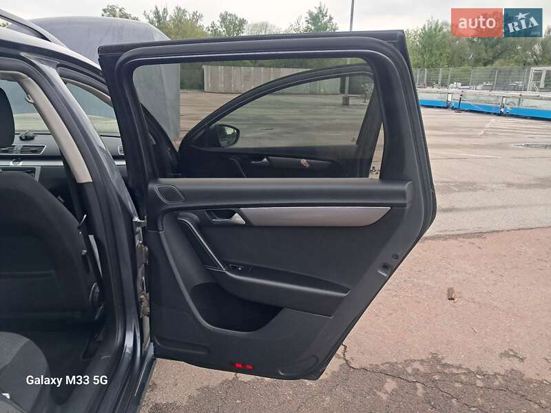 Универсал Volkswagen Passat 2011 в Черновцах