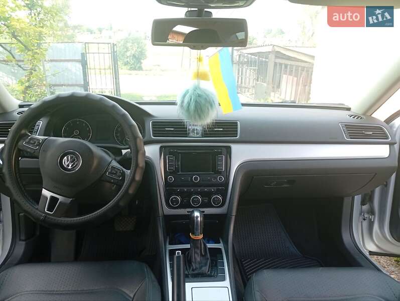 Седан Volkswagen Passat 2012 в Львове