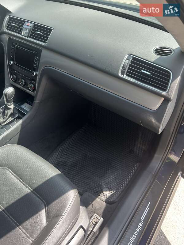 Седан Volkswagen Passat 2015 в Луцке фото 12 Седан Volkswagen Passat 2015 в Луцке