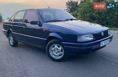 Седан Volkswagen Passat 1993 в Чорнобаї