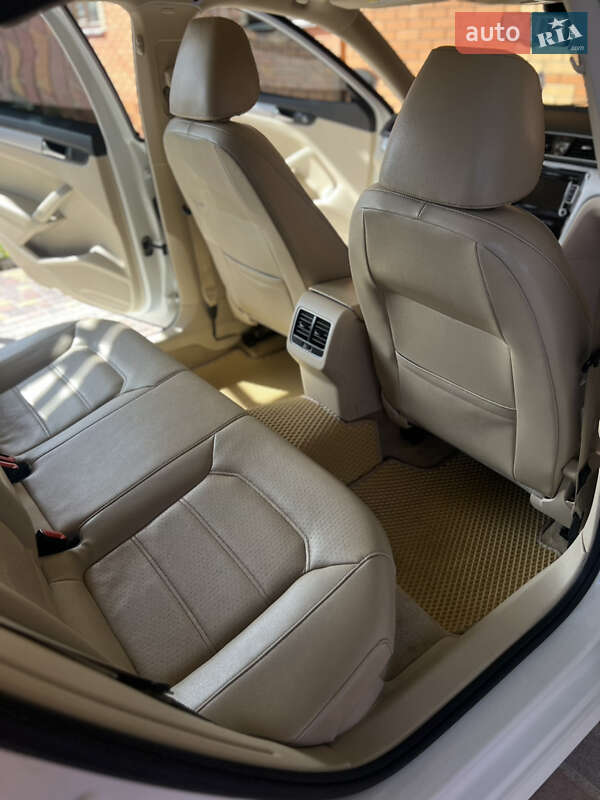 Седан Volkswagen Passat 2012 в Коростышеве