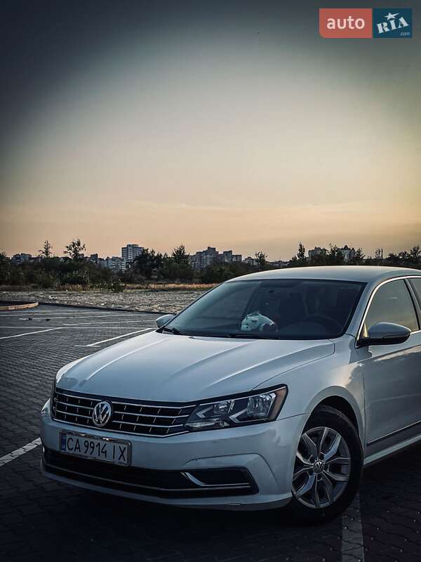 Седан Volkswagen Passat 2017 в Черкасах