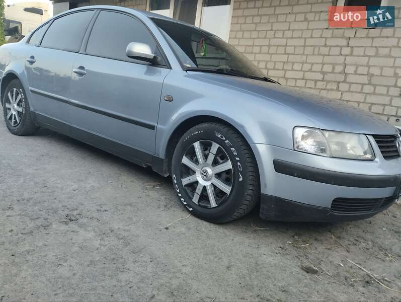 Седан Volkswagen Passat 1998 в Рожище