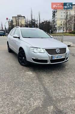 Універсал Volkswagen Passat 2009 в Ірпені