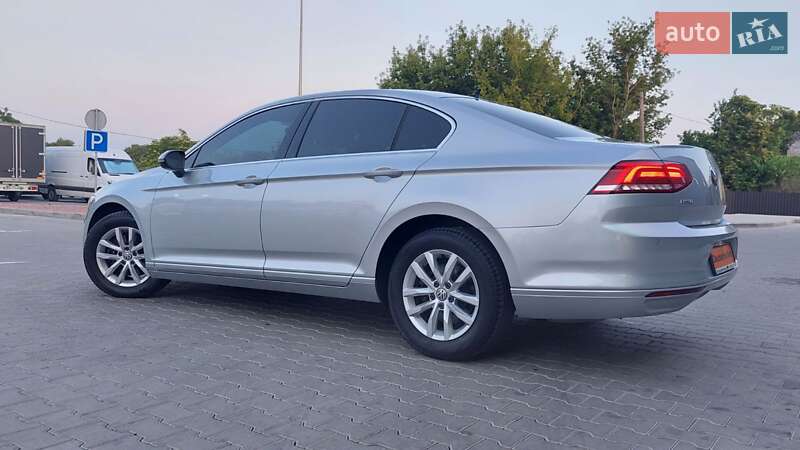 Седан Volkswagen Passat 2016 в Одесі