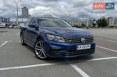 Седан Volkswagen Passat 2016 в Киеве
