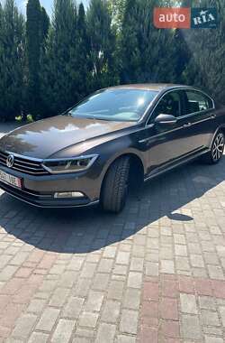 Седан Volkswagen Passat 2016 в Львові