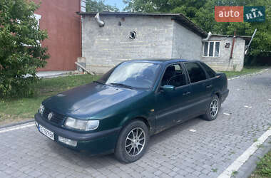 Седан Volkswagen Passat 1996 в Черновцах