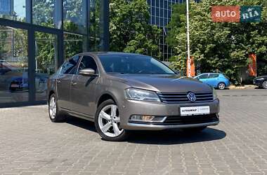 Седан Volkswagen Passat 2011 в Одессе