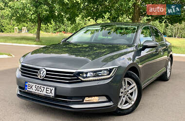 Седан Volkswagen Passat 2016 в Рівному