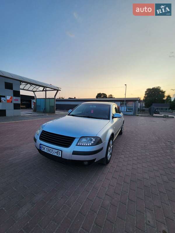 Седан Volkswagen Passat 2001 в 