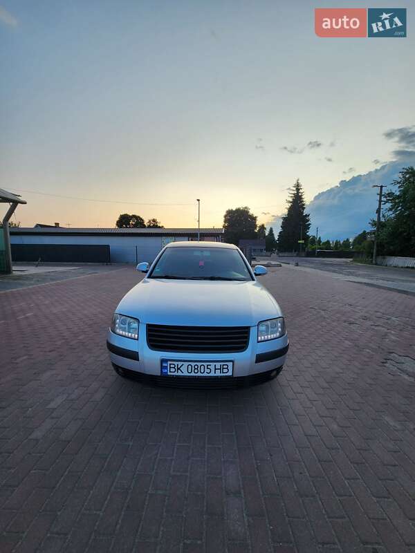 Седан Volkswagen Passat 2001 в Томашгороде