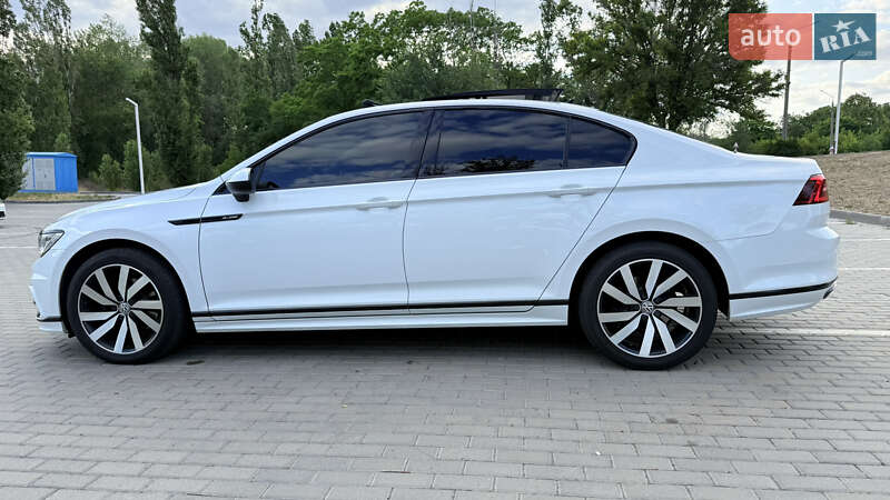 Седан Volkswagen Passat 2016 в Києві