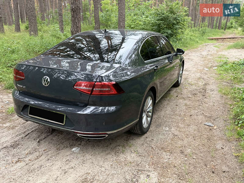 Седан Volkswagen Passat 2017 в Богодухове