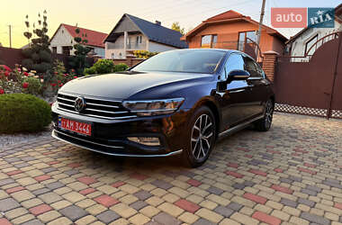 Седан Volkswagen Passat 2020 в Мукачево