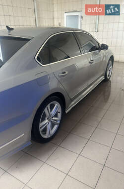 Седан Volkswagen Passat 2014 в 