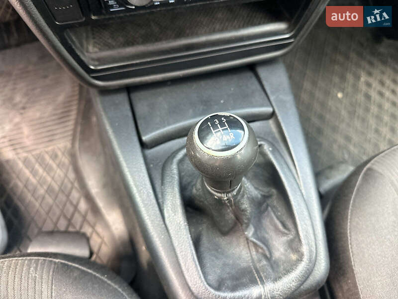 Седан Volkswagen Passat 2002 в Львове