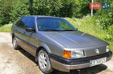 Седан Volkswagen Passat 1992 в 
