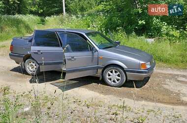 Седан Volkswagen Passat 1992 в 