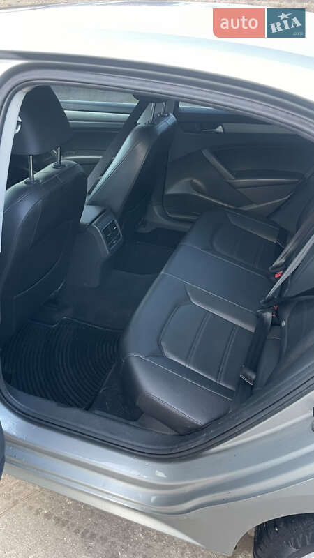 Седан Volkswagen Passat 2013 в Тернополі